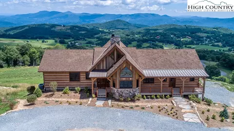 374 Foxfire Dr, Banner Elk, NC 28604