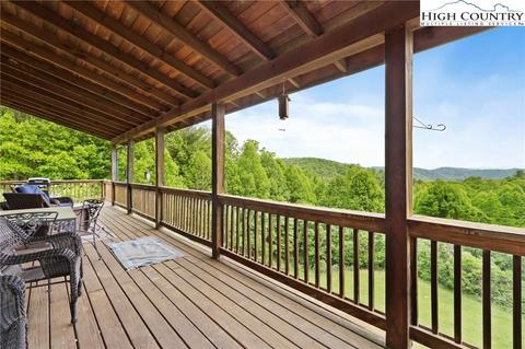 248 Overlook Dr, Crumpler, NC 28617