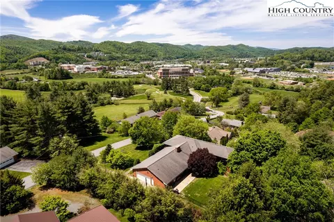 233 Blairmont Dr, Boone, NC 28607