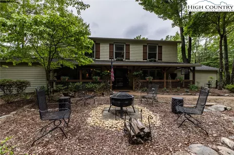1007 Laurel Cir E, Deep Gap, NC 28618