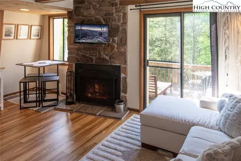 18 Spruce Ct #B, Banner Elk, NC 28604