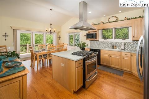 219 Apache Ln, Boone, NC 28607 photo 13