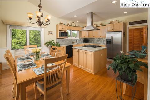219 Apache Ln, Boone, NC 28607 photo 11