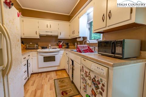 215 H Stanley Miller Rd, Deep Gap, NC 28618 photo 3