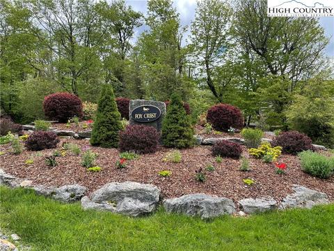 8 Fox Crest Road, Beech Mountain, NC 28604