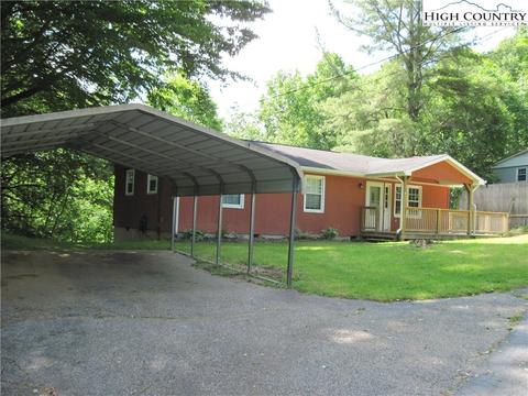 223 Reservoir Hill Rd, Elk Park, NC 28622