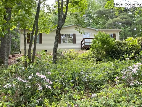 70 Still Springs Ln, Glade Valley, NC 28627