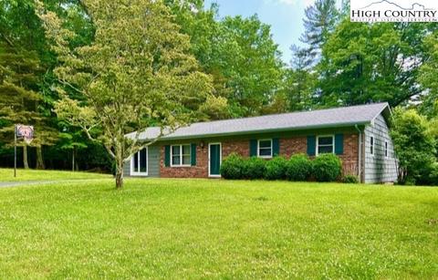 696 Little River Dr, Sparta, NC 28675