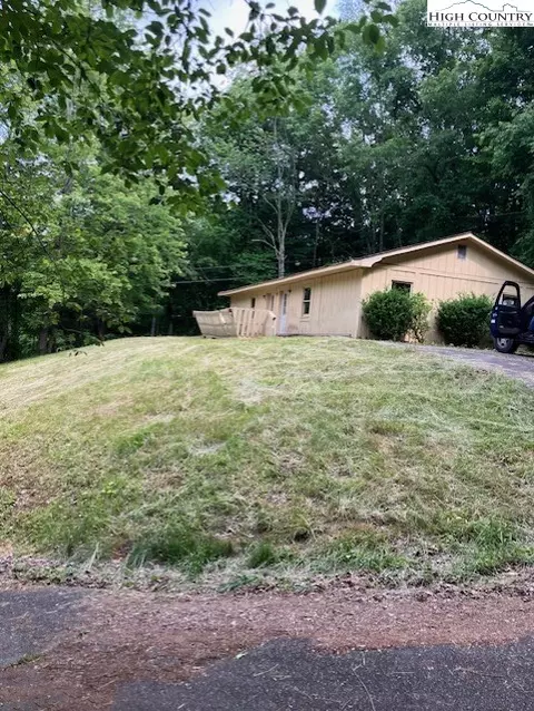 303 Clint Norris Rd, Boone, NC 28607