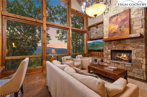 711 Goldenrod Rd, Boone, NC 28607