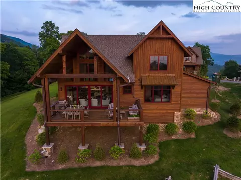 57 Long Crested Dr, Banner Elk, NC 28604