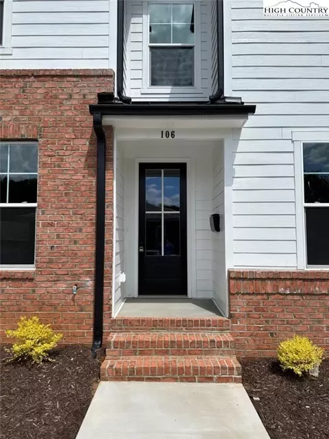 106 N Bridge St #106, Wilkesboro, NC 28697