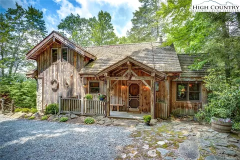 343 Stack Rock Rd, Elk Park, NC 28622 photo 2