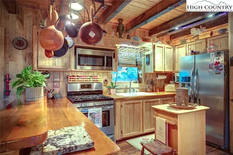 343 Stack Rock Rd, Elk Park, NC 28622 photo 4
