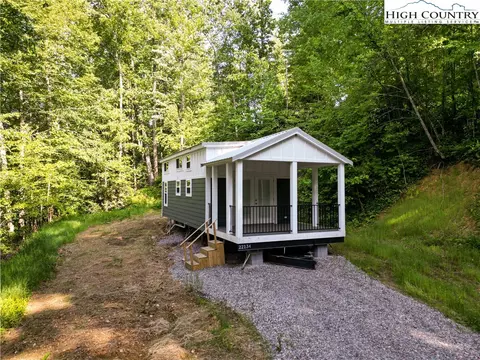 201 Mining Ridge Rd, Mountain City, TN 37683