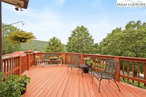 505 Laurel Ln, Newland, NC 28657