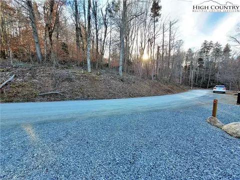 133 Wild Daisy Ln, Beech Mountain, NC 28604 photo 2
