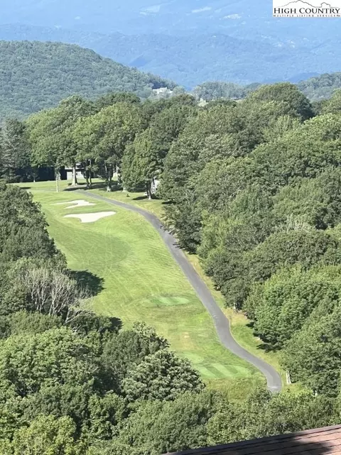 208 Pine Ridge Rd, Beech Mountain, NC 28604