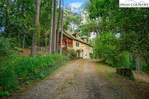 210 Circle Oak Dr, Boone, NC 28607 photo 2
