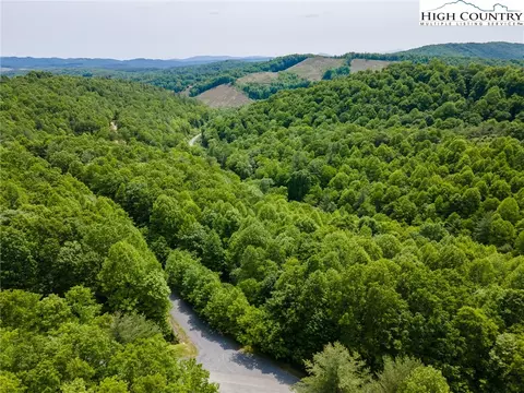 21 Christmas Mountain Ln, Fleetwood, NC 28626