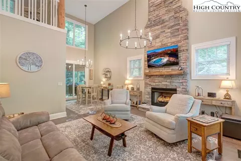 122 Cottage Ln, Boone, NC 28607