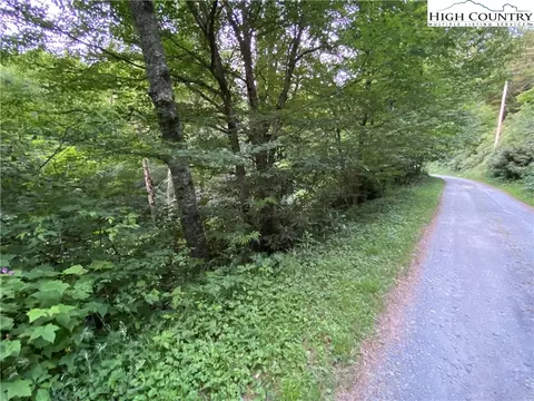 39 Snowridge Road, Banner Elk, NC 28604