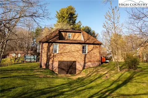 274 Duncan St, Sparta, NC 28675 photo 3