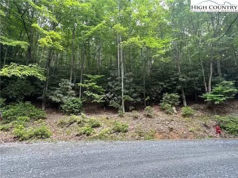 268 Poplar Dr, Beech Mountain, NC 28604