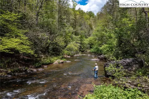 000 Gurley Rd, Burnsville, NC 28714