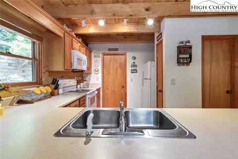 259 Moonbeam Ln, Deep Gap, NC 28618 photo 16
