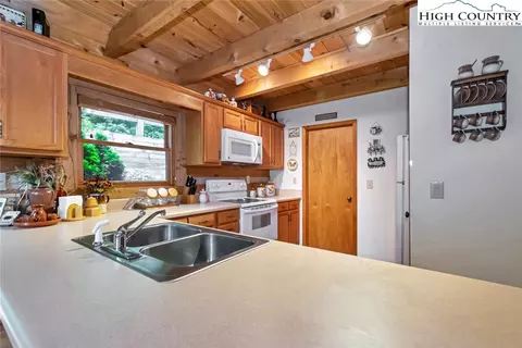 259 Moonbeam Ln, Deep Gap, NC 28618 photo 17