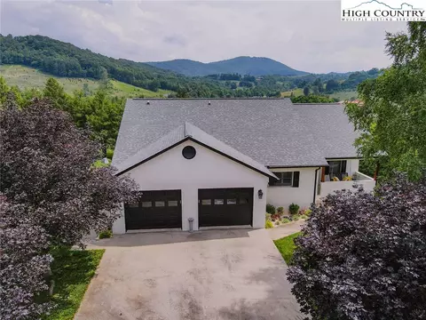 194 Old Maple Dr, West Jefferson, NC 28694