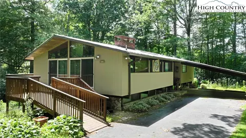 76 Peak View Ln, Linville, NC 28646
