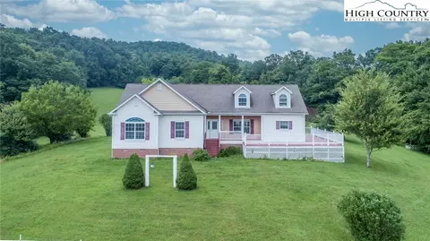 521 Oak Knob Trl, West Jefferson, NC 28694