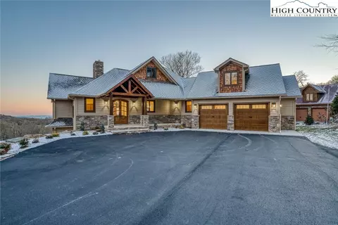 317 Cloud Springs Dr, Sugar Mountain, NC 28604