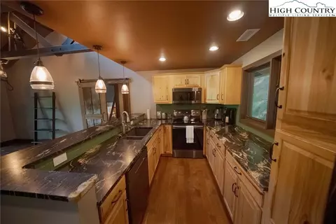 122 Beucus Ln, Seven Devils, NC 28604 photo 6