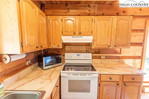 677 Ray Davis Rd, Lansing, NC 28643 photo 14