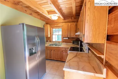 677 Ray Davis Rd, Lansing, NC 28643 photo 12