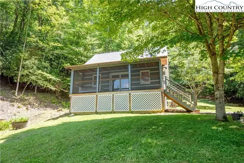 677 Ray Davis Rd, Lansing, NC 28643 photo 2