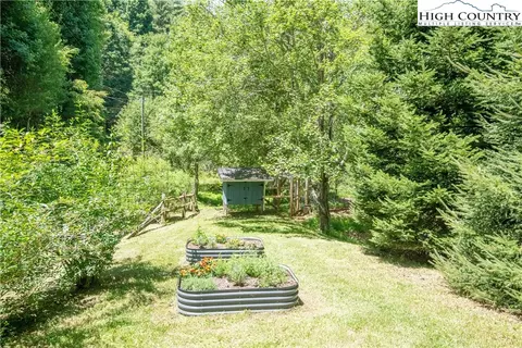 677 Ray Davis Rd, Lansing, NC 28643 photo 6