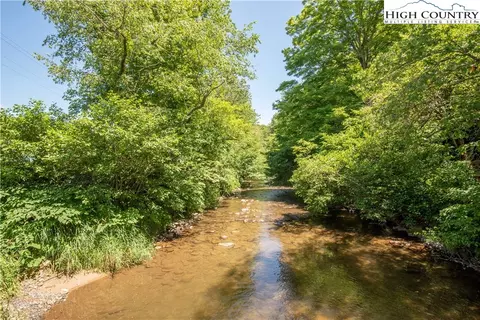 677 Ray Davis Rd, Lansing, NC 28643 photo 3