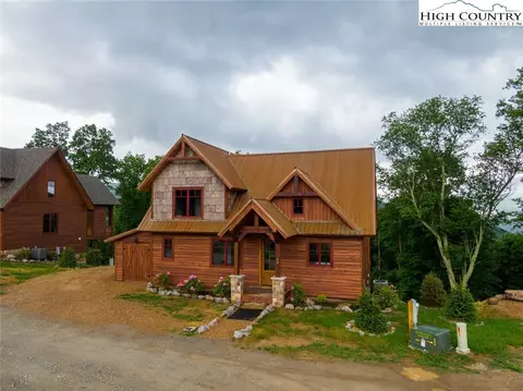 36 Long Crested Dr, Banner Elk, NC 28604