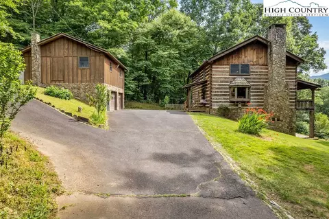498 Jake Blackburn Rd, Lansing, NC 28643