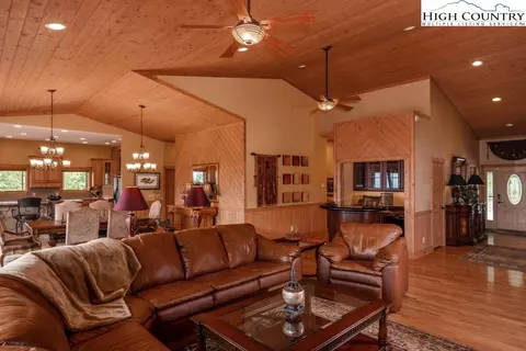 137 Spruce Hollow Rd, Beech Mountain, NC 28604 photo 11