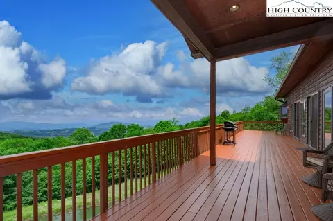 137 Spruce Hollow Rd, Beech Mountain, NC 28604