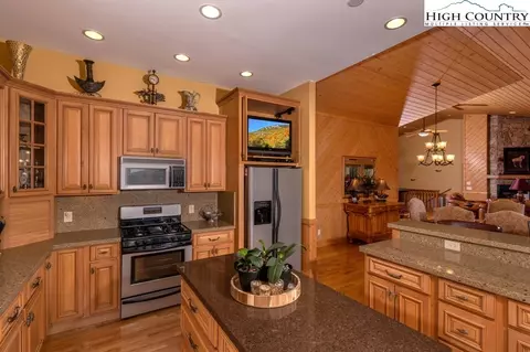 137 Spruce Hollow Rd, Beech Mountain, NC 28604 photo 15