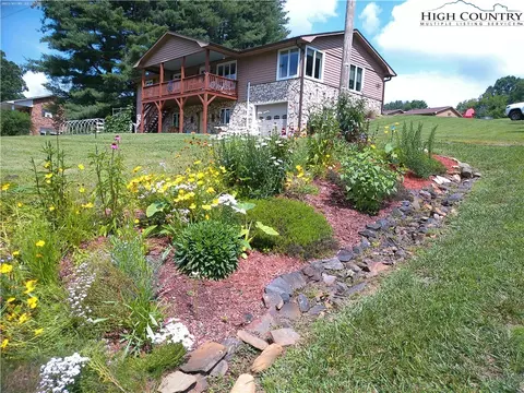 117 Hillcrest Ln, West Jefferson, NC 28694