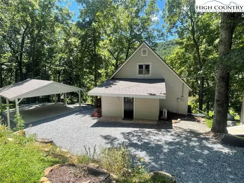 106 River Park Dr, Grassy Creek, NC 28631