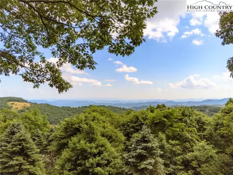 762 Oak Ridge Dr, Boone, NC 28607