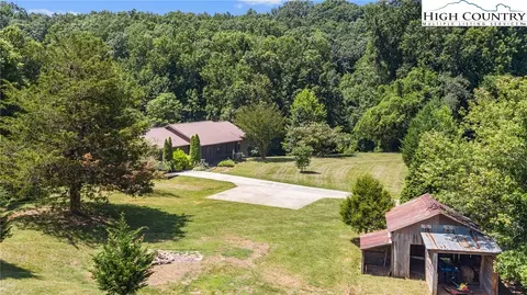 1002 Ridge Rd, Marion, NC 28752